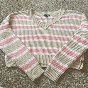 A oversized short sweater
